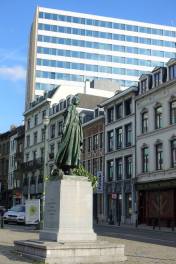 Statue de Gabrielle Petit, place Saint-Jean à Bruxelles