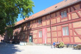 Visitors Centre/Artillery Building/Long Red House